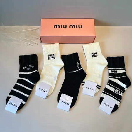 スーパーコピー ミュウミュウ 靴下