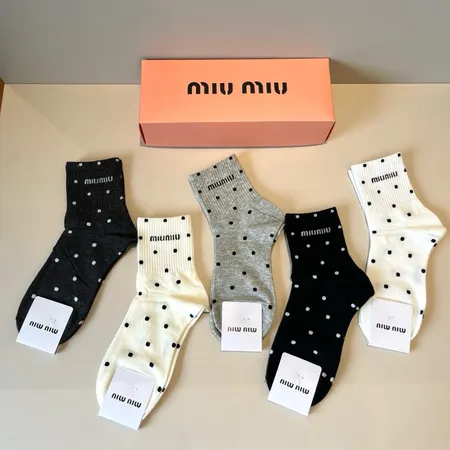 スーパーコピー ミュウミュウ 靴下