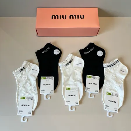 スーパーコピー ミュウミュウ 靴下