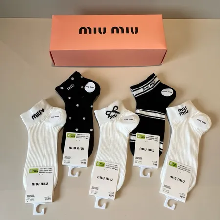 スーパーコピー ミュウミュウ 靴下