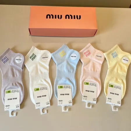 スーパーコピー ミュウミュウ 靴下