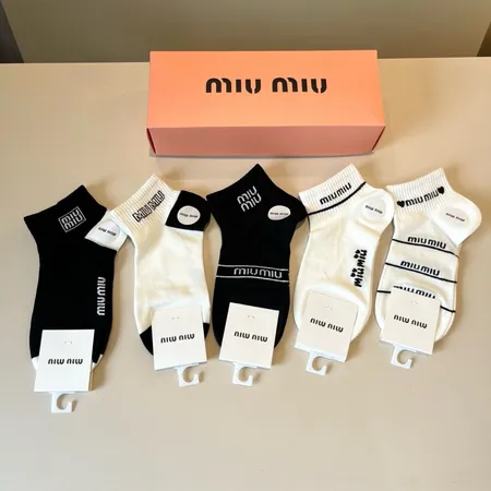 スーパーコピー ミュウミュウ 靴下