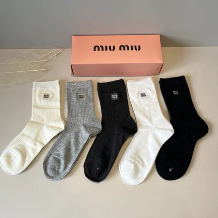 スーパーコピー ミュウミュウ 靴下
