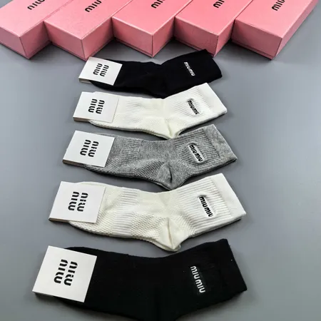 スーパーコピー ミュウミュウ 靴下