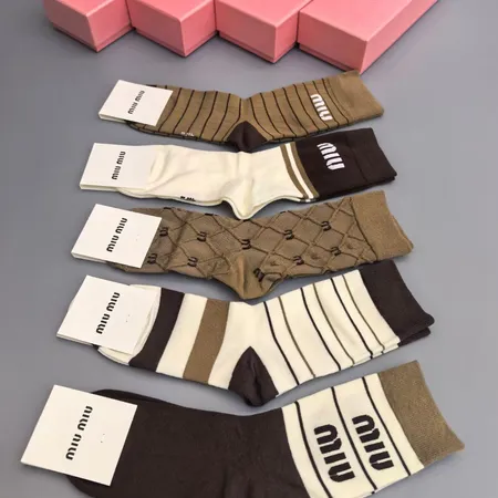 スーパーコピー ミュウミュウ 靴下