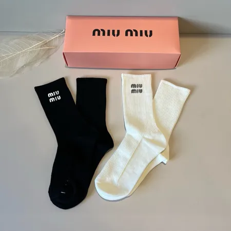 スーパーコピー ミュウミュウ 靴下