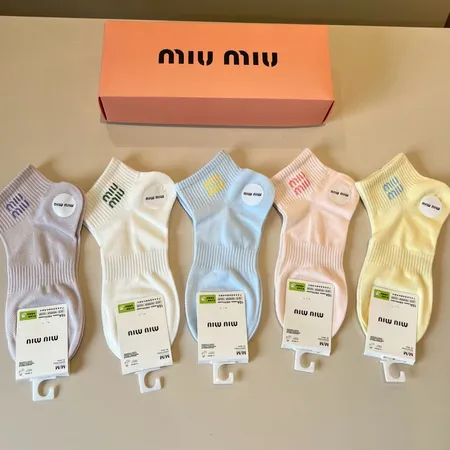スーパーコピー ミュウミュウ 靴下