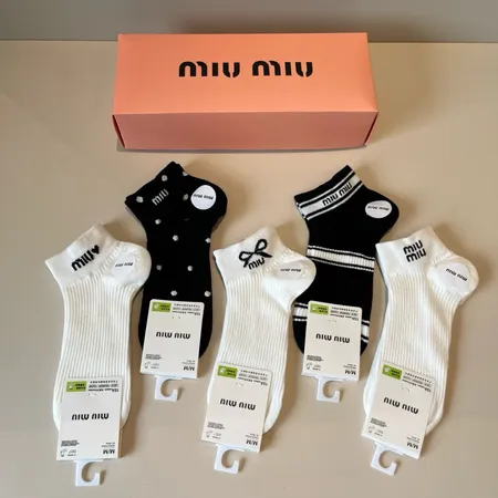 スーパーコピー ミュウミュウ 靴下