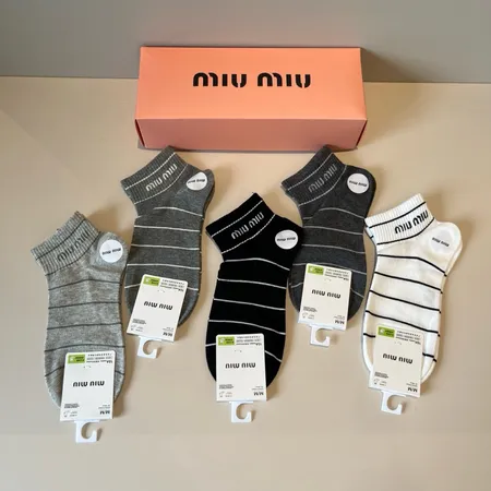 スーパーコピー ミュウミュウ 靴下