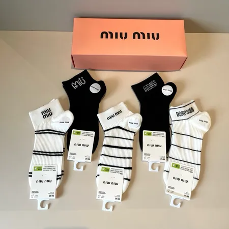 スーパーコピー ミュウミュウ 靴下
