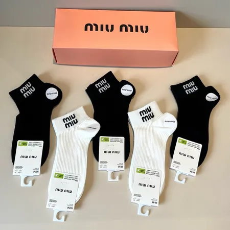 スーパーコピー ミュウミュウ 靴下