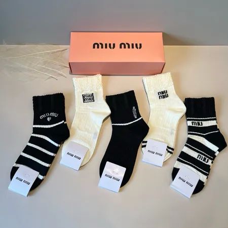 スーパーコピー ミュウミュウ 靴下