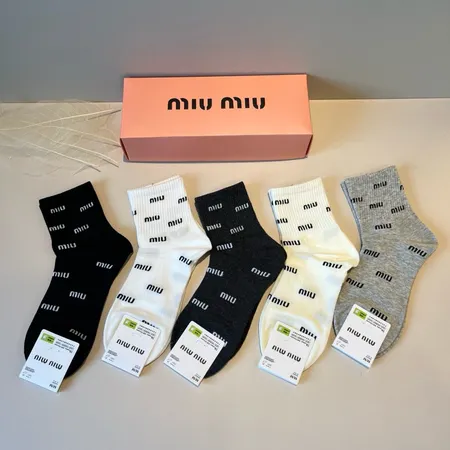スーパーコピー ミュウミュウ 靴下