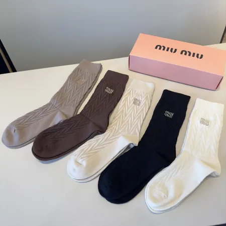 スーパーコピー ミュウミュウ 靴下