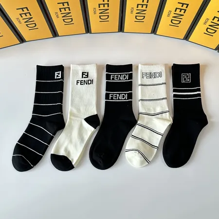  スーパーコピー ヴェルサーチ 靴下