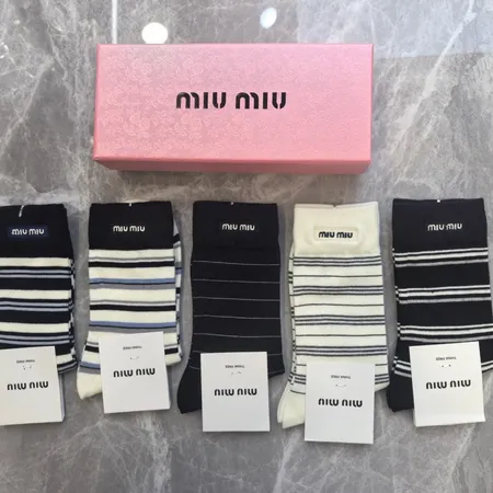 スーパーコピー ミュウミュウ 靴下