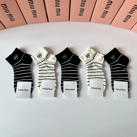 スーパーコピー ミュウミュウ 靴下
