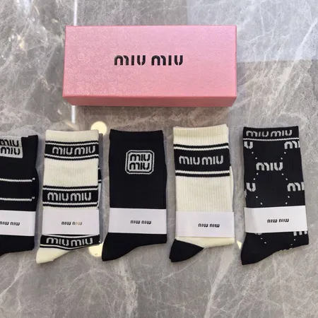 スーパーコピー ミュウミュウ 靴下