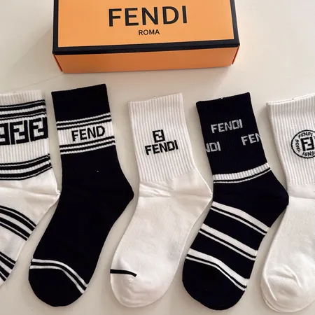 スーパーコピー ヴェルサーチ 靴下