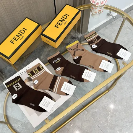 スーパーコピー ヴェルサーチ 靴下