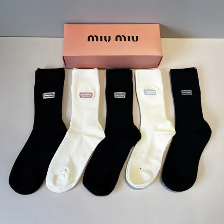スーパーコピー ミュウミュウ 靴下