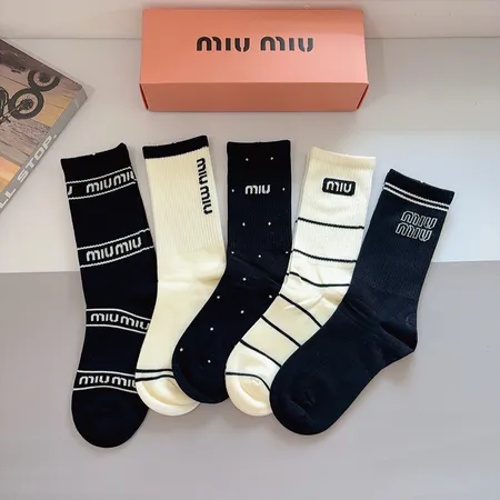 スーパーコピー ミュウミュウ 靴下