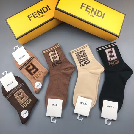 スーパーコピー ヴェルサーチ 靴下