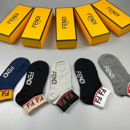 スーパーコピー ヴェルサーチ 靴下