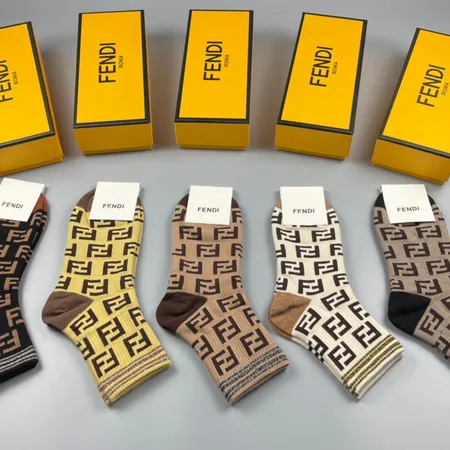 スーパーコピー ヴェルサーチ 靴下