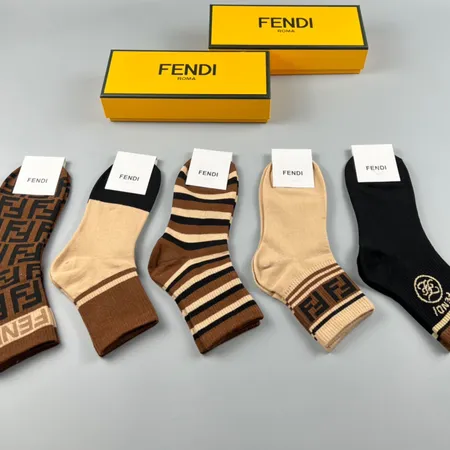 スーパーコピー ヴェルサーチ 靴下