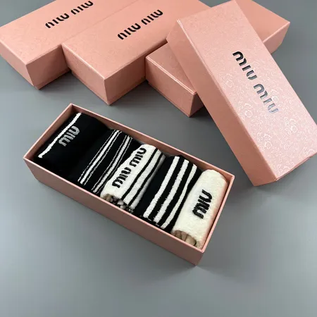 スーパーコピー ミュウミュウ 靴下