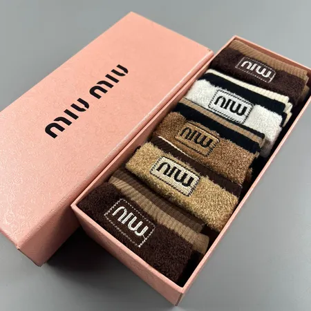 スーパーコピー ミュウミュウ 靴下