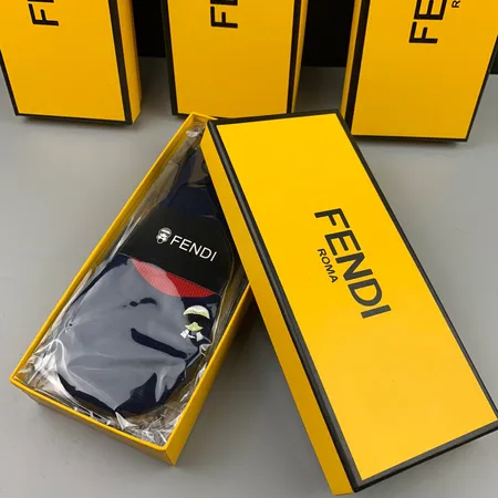 スーパーコピー ヴェルサーチ 靴下