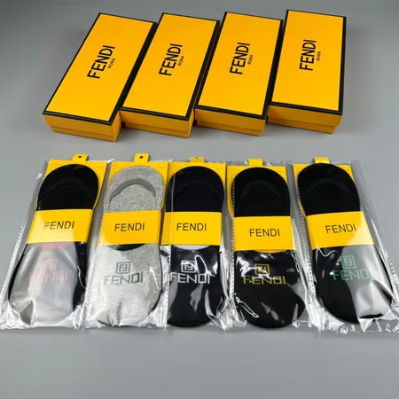 スーパーコピー ヴェルサーチ 靴下