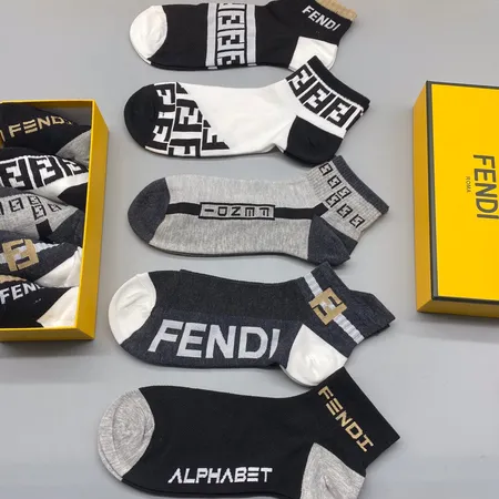 スーパーコピー ヴェルサーチ 靴下