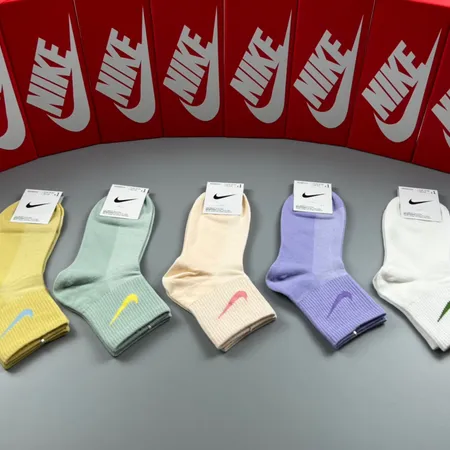  スーパーコピー ミュウミュウ 靴下