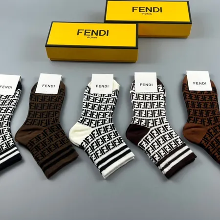  スーパーコピー フェンディ 靴下