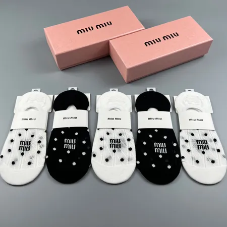 スーパーコピー ミュウミュウ 靴下