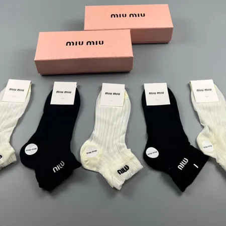 スーパーコピー ミュウミュウ 靴下