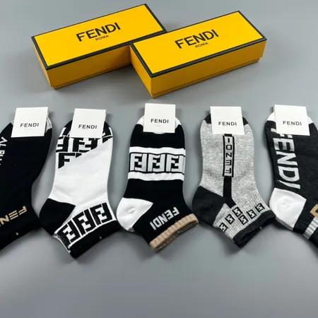  スーパーコピー ヴェルサーチ 靴下