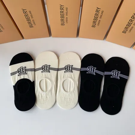 スーパーコピー プラダ 靴下