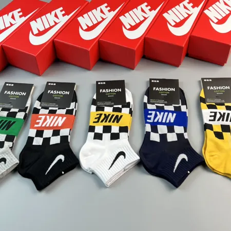 スーパーコピー ミュウミュウ 靴下