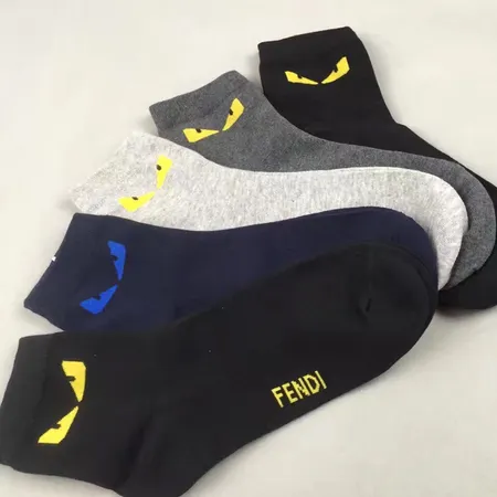 スーパーコピー ヴェルサーチ 靴下