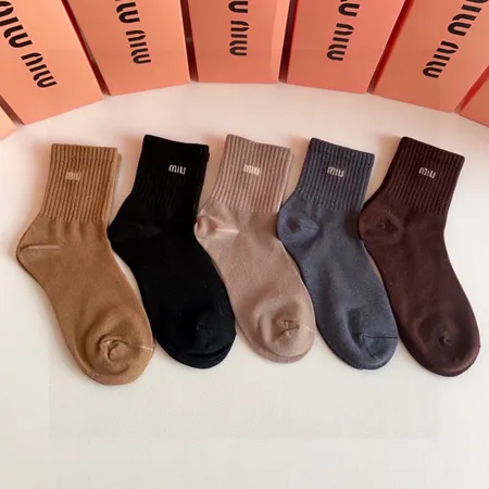 スーパーコピー ミュウミュウ 靴下