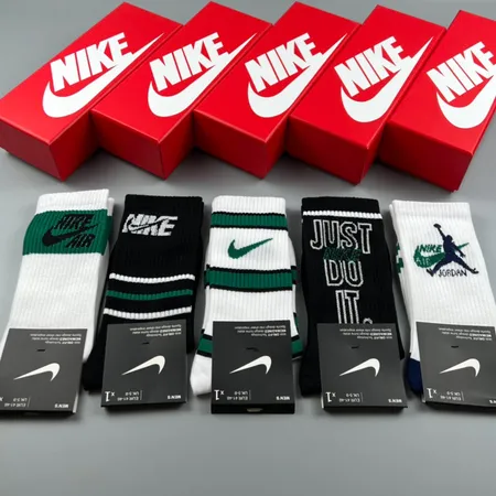  スーパーコピー ミュウミュウ 靴下