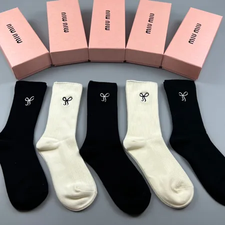 スーパーコピー ミュウミュウ 靴下