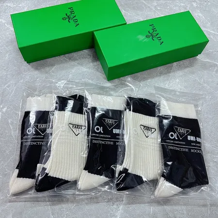 スーパーコピー プラダ 靴下