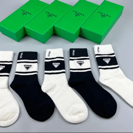 スーパーコピー プラダ 靴下