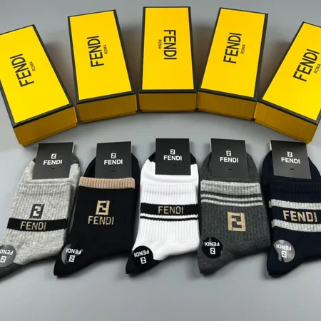  スーパーコピー フェンディ 靴下