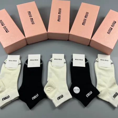 スーパーコピー ミュウミュウ 靴下